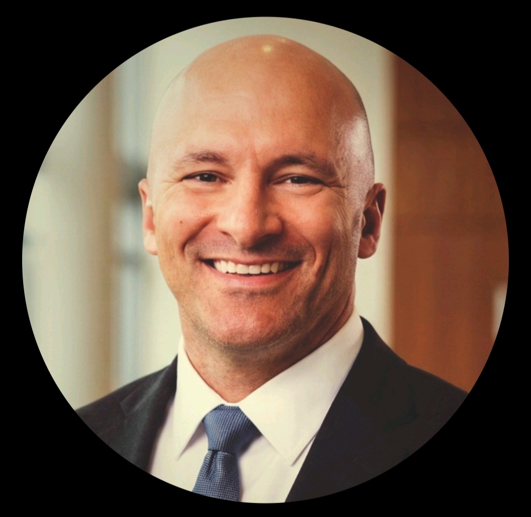 Portrait of Omer Alavna, MD, founder of MedRune.